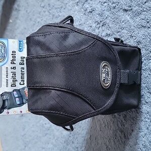 Tek Digital by Tamrac foam padded Camera case, black. Multiple pockets